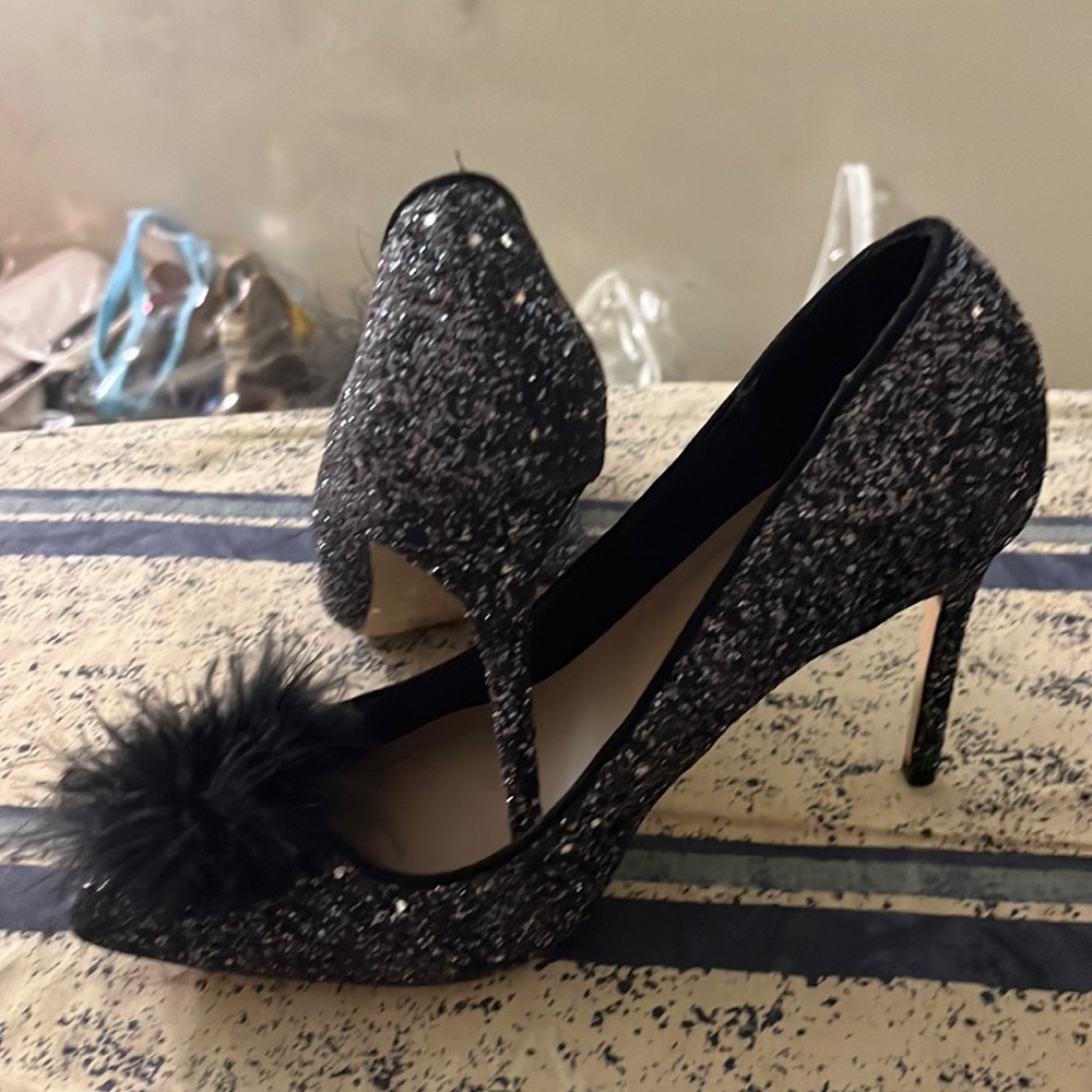 Sequins heels with black furball